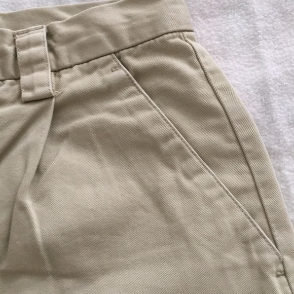 Gap Short - Picture 2 of 5